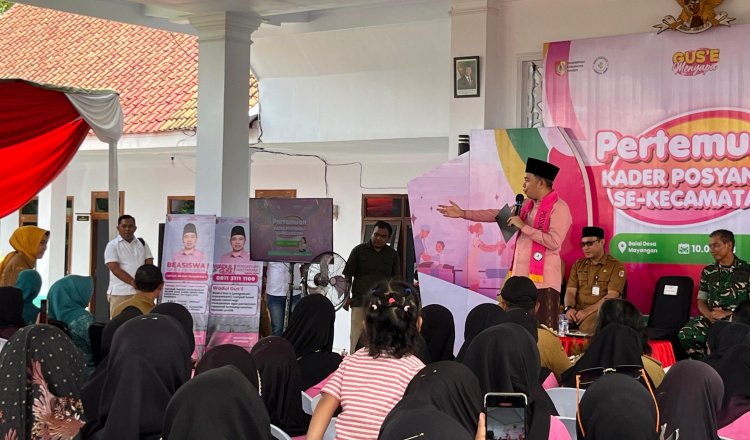Gus Fawait berpidato dalam program "Guse Menyapa" di Kecamatan Gumukmas, Senin (3/11/2025). (Foto: Dok/Diskominfo Jember - ZONA INDONESIA)