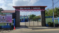 Puluhan Guru dan Karyawan SMAN 1 Tanggul Desak Cabdin Jember Ganti Kepala Sekolah