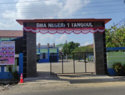 Puluhan Guru dan Karyawan SMAN 1 Tanggul Desak Cabdin Jember Ganti Kepala Sekolah