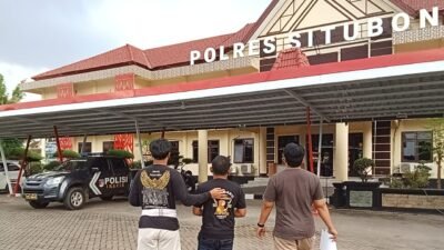 Tersangka pengedar narkoba digelandang ke Mapolres Situbondo. (Foto: Istimewa - ZONA INDONESIA)