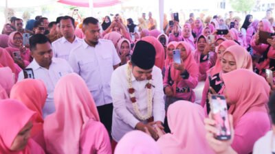 Gus Fawait menyapa warga di Kecamatan Bangsalsari, Senin (1/12/2025). (Foto: Dok/Diskominfo Jember - ZONA INDONESIA)