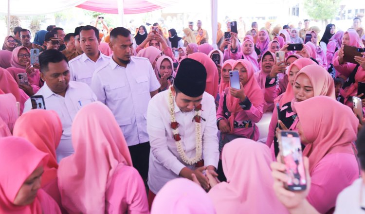 Gus Fawait menyapa warga di Kecamatan Bangsalsari, Senin (1/12/2025). (Foto: Dok/Diskominfo Jember - ZONA INDONESIA)