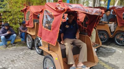 Becak listrik siap dibagikan ke abang becak Jember. (Foto: Dok/Diskominfo Jember - ZONA INDONESIA)