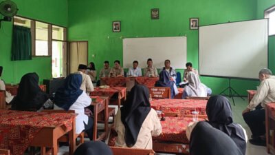 Audiensi Anggota DPRD Jember dan jajaran guru di SDN Kaliwates 1, Jumat (19/12/2025). (Foto: Istimewa - ZONA INDONESIA)