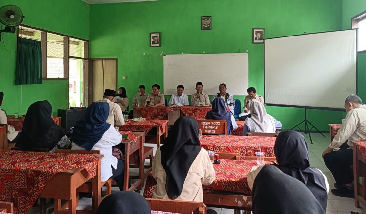 Audiensi Anggota DPRD Jember dan jajaran guru di SDN Kaliwates 1, Jumat (19/12/2025). (Foto: Istimewa - ZONA INDONESIA)