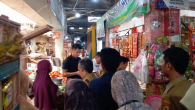 Tipidter Polres Jember menyidak Pasar Tanjung, Selasa (23/12/2025). (Foto: Istimewa - ZONA INDONESIA)