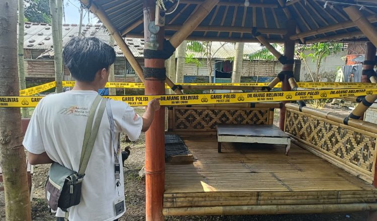 Warung Gazebo Kayu di lingkungan Tegal Rejo diberi police line. (Foto: Istimewa - ZONA INDONESIA)