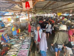 Harga Naik Tajam, Warga Jember Tetap Buru Ikan Tongkol di TPI Puger untuk “Bakar-Bakar” Tahun Baru