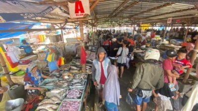 Warga memadati TPI Puger, Rabu (31/12/2025). (Foto: Istimewa - ZONA INDONESIA)