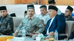 Rektor Universitas Ibrahimy Sukorejo bersama Bupati Situbondo. (Foto: Istimewa/Dok. Universitas Ibrahimy Sukorejo - ZONA INDONESIA)