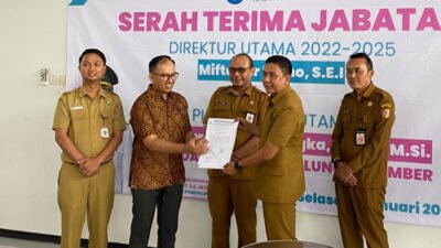 Sertijab Dirut Perumdam Jember, Selasa (6/1/2025). (Foto: Istimewa - ZONA INDONESIA)