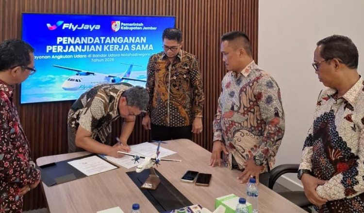 Penandatanganan MoU Pemkab Jember dan Maskapai FlyJaya. (Foto: Dok/Diskominfo Jember - ZONA INDONESIA)