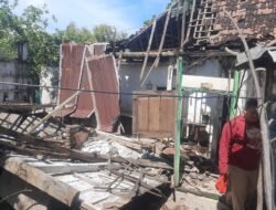 Cuaca Ekstrem Robohkan Dapur Rumah Warga di Panji Situbondo
