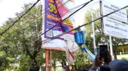 Penertiban reklame ilegal, Selasa (3/2/2026). (Foto: Istimewa - ZONA INDONESIA)