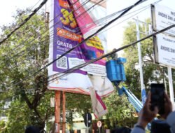 Pemkab Jember Tertibkan Reklame Ilegal di Kawasan Segitiga Emas