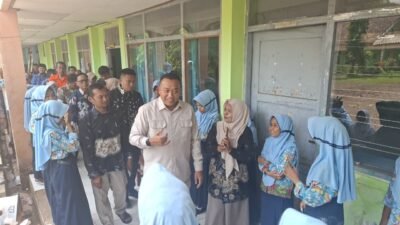 Banjir Rusak Puluhan Sekolah, Bupati Situbondo Tinjau SMPN 1 Banyuglugur dan Minta Dukungan Pusat