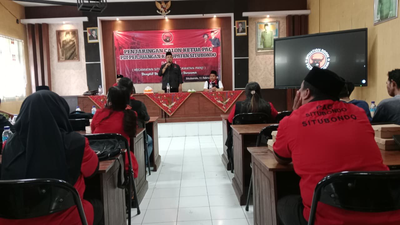 Ketua DPC PDI Perjuangan Kabupaten Situbondo, Andi Handoko, menyampaikan sambutan dalam acara penjaringan calon ketua PAC. (Foto: Rosi - ZONA INDONESIA)