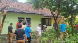 OPD Situbondo bersih-bersih serentak, Selasa (3/3/2026). (Foto: Teamwork - ZONA INDONESIA)