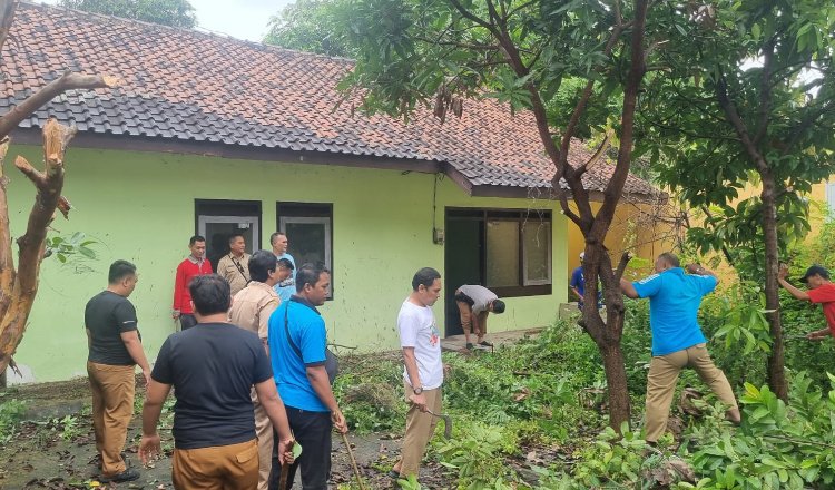 OPD Situbondo bersih-bersih serentak, Selasa (3/3/2026). (Foto: Teamwork - ZONA INDONESIA)