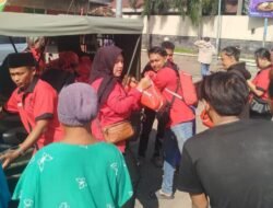 Pembagian Sembako PDI Perjuangan Situbondo Berlanjut, Kali ini Sasar Warga Panarukan dan Kendit