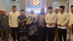 Gubernur Khofifah saat menerima naskah akademik KEK Tembakau Madura. (Foto: Istimewa - ZONA INDONESIA)