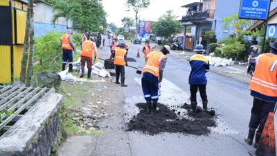 Pemkab Jember Kerahkan Tim URC Tangani Jalan Berlubang di Sejumlah Ruas