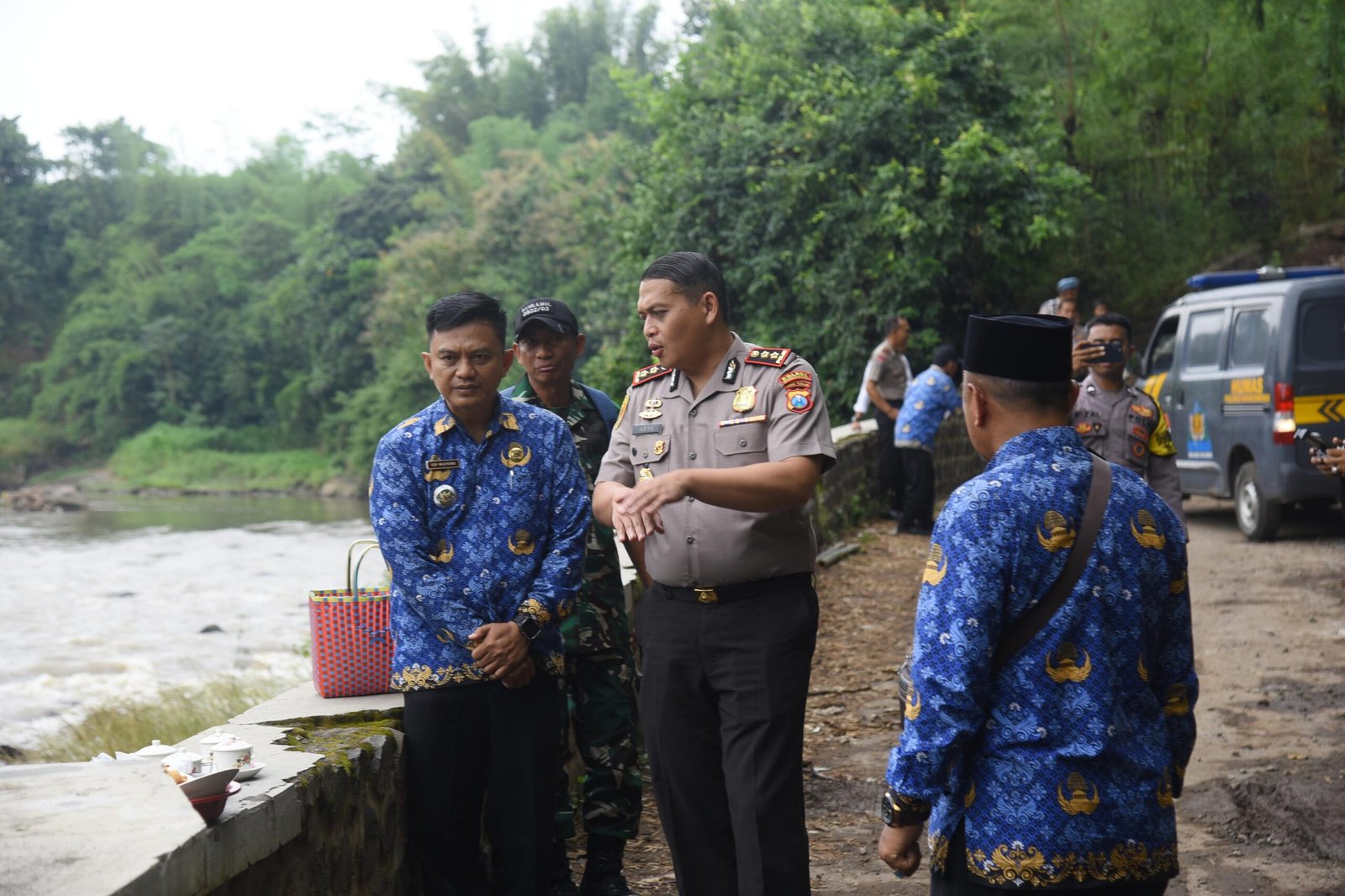 Kapolres tinjau jembatan taman krocok
