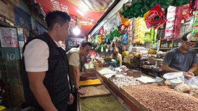 Satgas Pangan Polres Jember sidak pasar tradisional. (Foto: Istimewa - ZONA INDONESIA)