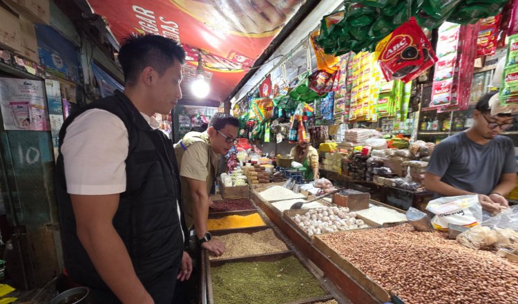 Satgas Pangan Polres Jember sidak pasar tradisional. (Foto: Istimewa - ZONA INDONESIA)