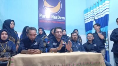 Pengurus DPD Partai Nasdem Bondowoso saat press rilis, Rabu (15/4/2026). (Foto: Teamwork - ZONA INDONESIA)