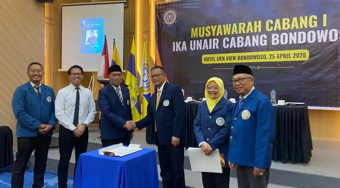 M. Jasin, Kadinkes Bondowoso (tiga dari kiri). (Foto: Dok/Istimewa - ZONA INDONESIA)