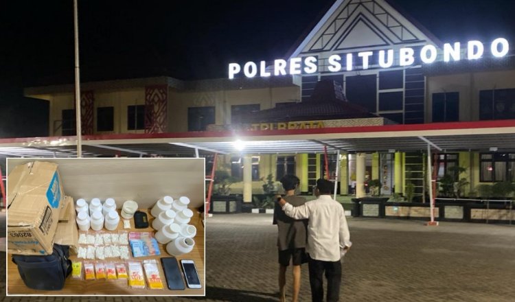 Warga berjalan di halaman Polres Situbondo. (Foto: Dok/Humas Polres Situbondo - ZONA INDONESIA)