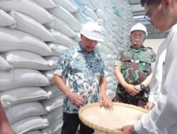 Bawa Mandat Prabowo, H. Sumail Pastikan Beras Bansos untuk Warga Bondowoso Berkualitas