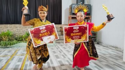 Naura Dian Zafarani, juara 3 dan Kenzha Eka Vyati Eka Paksi, juara harapan 1, dalam lomba tari B-Art kategori SD/MI di SMAN 3 Bondowoso, Sabtu (16/5/2026).(Dok: SDN Kotakulon 1 - ZONA INDONESIA).