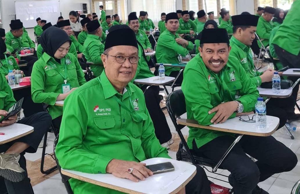 H. Ahmad Dhafir, Ketua DPC dan H. Tohari, Sekretaris DPC PKB Bondowoso. (Dok: DPC PKB for ZONA INDONESIA)