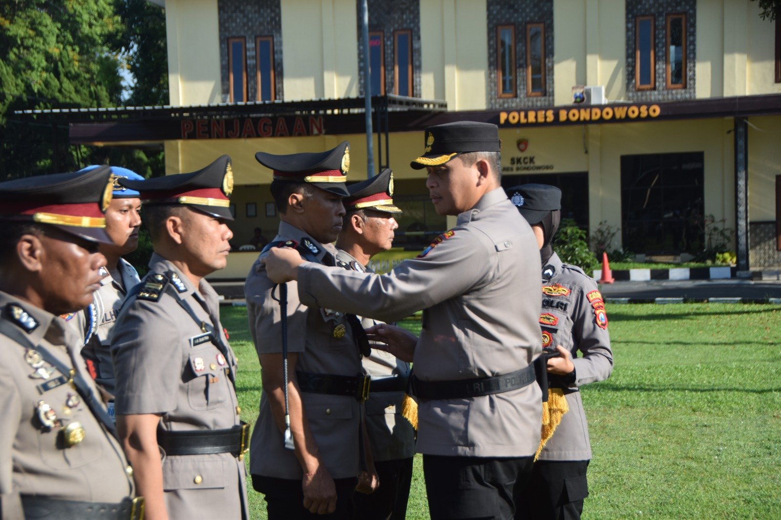 Kapolres Bondowoso saat gelar sertijab sejumlah Porsonel, Jumat (29/5/2026).(foto:Humas Polres - ZONA INDONESIA).