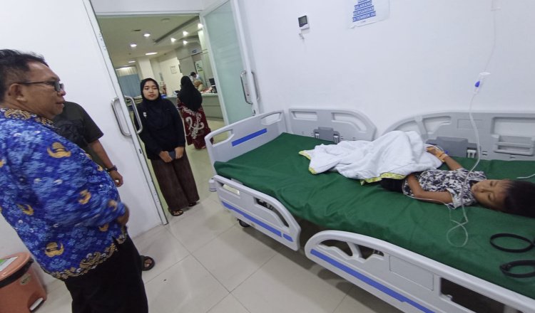 Murid TK menjalani perawatan medis di RS. (Foto: Istimewa - ZONA INDONESIA)