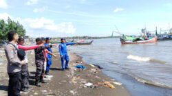 Dramatis! 13 ABK Kapal Mustika Selamat Usai Dua Jam Terombang-ambing di Laut Situbondo