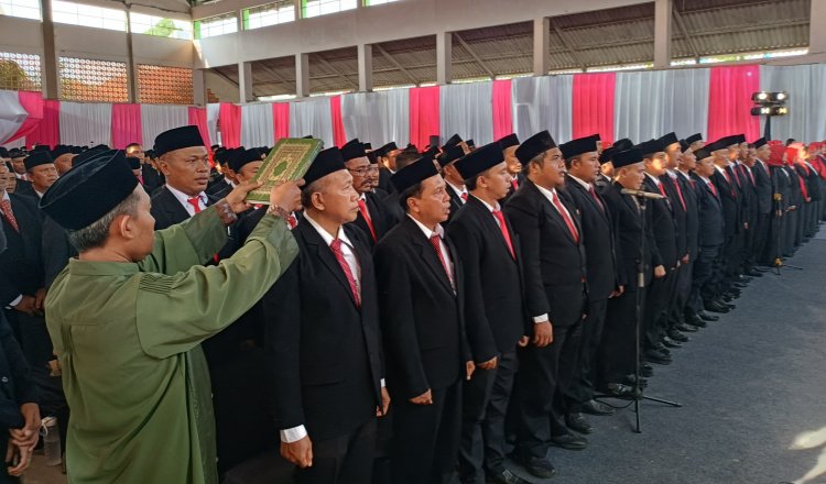 Prosesi pelantikan kepala sekolah di SMPN 7 Jember. (Foto: Zainul Hasan - ZONA INDONESIA)