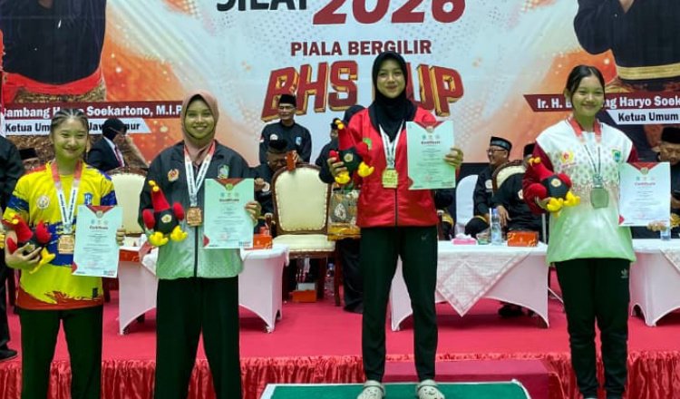 Nabila (dua dari kiri), mahasiswa UIN KHAS Jember. (Foto: Dok/Istimewa - ZONA INDONESIA)
