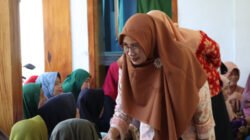 Tebarkan Senyum Jelang Iduladha, DWP UIN KHAS Jember Salurkan Bantuan di Karangmluwo