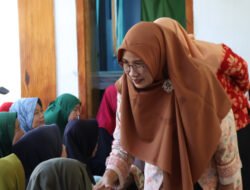 Tebarkan Senyum Jelang Iduladha, DWP UIN KHAS Jember Salurkan Bantuan di Karangmluwo