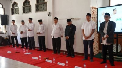 Prosesi pelepasan jemaah haji Keluarga besar UIN KHAS Jember. (Foto: Dok/Humas UIN KHAS Jember - ZONA INDONESIA)