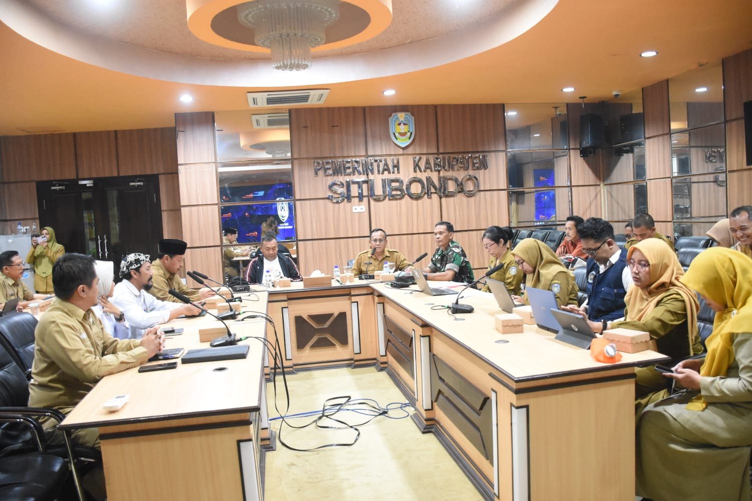 Rapat evaluasi di Kantor Pemkab Situbondo, Selasa (12/5/2026). (Foto: Istimewa - ZONA INDONESIA)