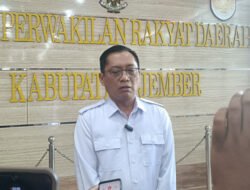 Viral Anggota Dewan Merokok dan Main Game Saat Rapat, Ketua DPRD Jember Minta Maaf dan Siapkan Sanksi
