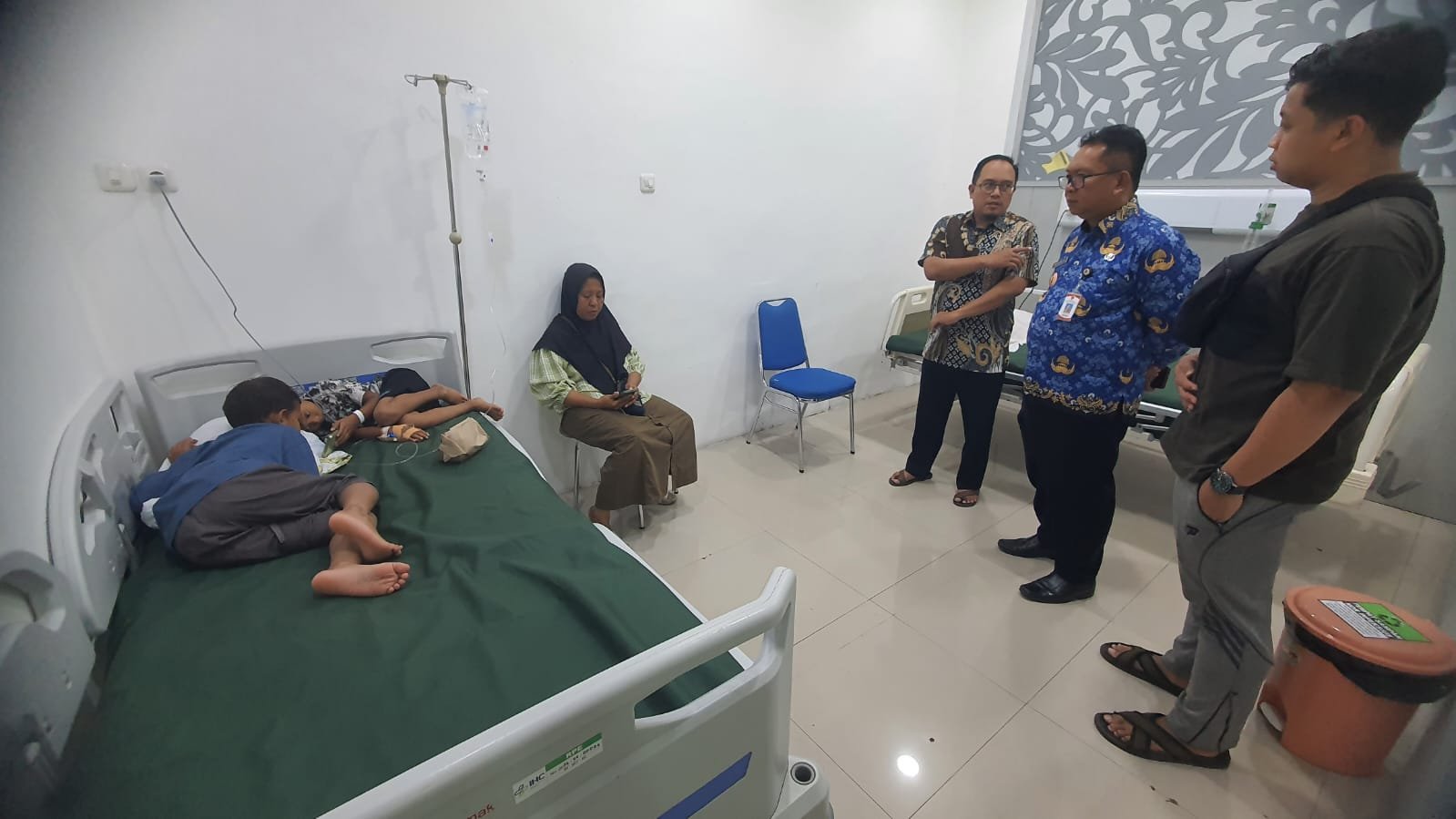 Salah seorang murid TK menjalani perawatan di RS. (Foto: Istimewa - ZONA INDONESIA)