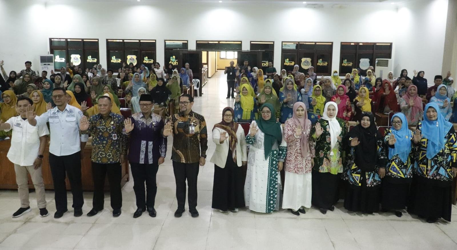 Pemkab Bondowoso menggelar Pelatihan Manajemen dan Pencatatan Kasus bagi SDM Lembaga Layanan, bertempat di Ruang Rapat Ijen Raung, Pemkab Bondowoso, Kamis (11/6/2026). (Foto: Ubay/ZONA INDONESIA)