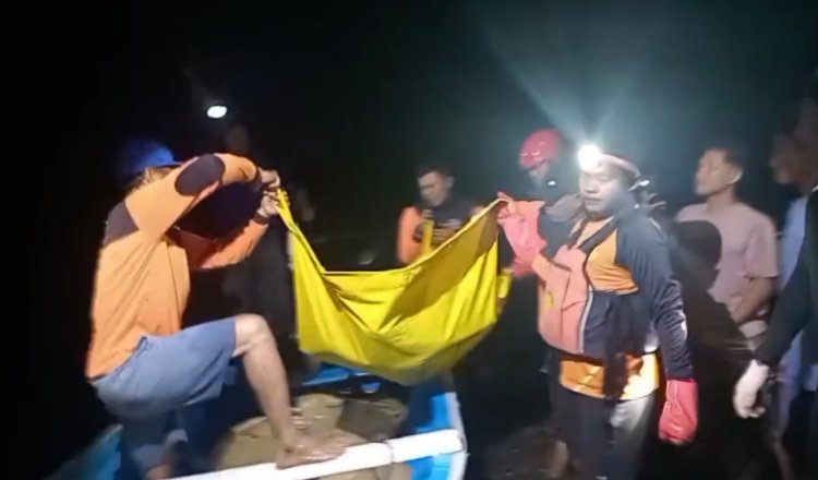 Tim SAR gabungan mengevakuasi jasad korban hanyut Panpai Payangan, Selasa (2/6/2026) pagi. (Foto: Dok/Humas Pusdalops PB-BPBD Jember - ZONA INDONESIA)