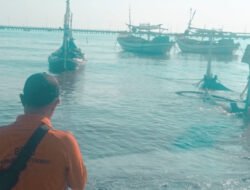 Sembilan Perahu Nelayan Situbondo Tenggelam Dihantam Gelombang Pasang
