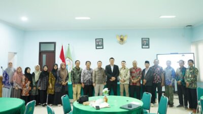 Sivitas akademika UIN KHAS Jember foto bersama usai FGD, Kamis (11/6/2026). (Foto: Dok/Humas UIN KHAS Jember - ZONA INDONESIA)